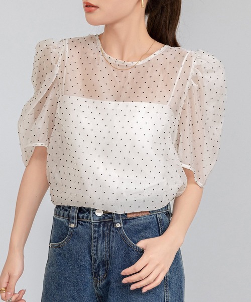 DAY CLOSET(デイ クローゼット)の「レディース 上品に肌を隠す。半袖シアーボリュームパワショルブラウス(シャツ/ブラウス・レディース・ホワイト系その他/ブラック系その他/ブラック/ホワイト・FREE)」の2枚目の写真