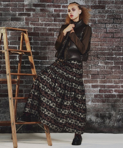 DOUBLE STANDARD CLOTHING（ダブルスタンダードクロージング）の「フェイクレザーダウンベスト（ベスト・レディース・ブラウン・38/36）」の5枚目の写真