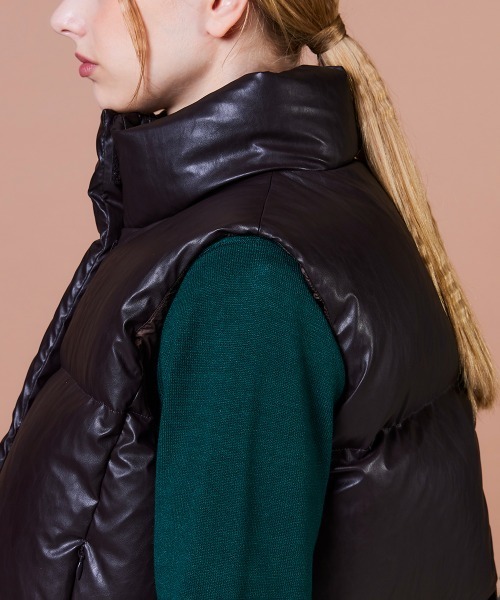 DOUBLE STANDARD CLOTHING（ダブルスタンダードクロージング）の「フェイクレザーダウンベスト（ベスト・レディース・ブラウン・38/36）」の10枚目の写真