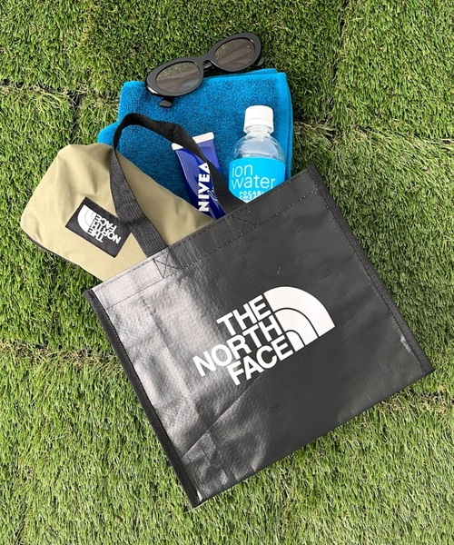 THE NORTH FACE(ザノースフェイス)の「THE NORTH FACE(ザ・ノースフェイス)/SHOPPER BAG XS/ショッパーバッグ XS(エコバッグ/サブバッグ・レディース・ホワイト/ブラック・FREE)」の6枚目の写真