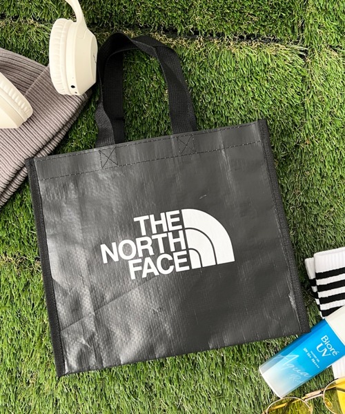 THE NORTH FACE(ザノースフェイス)の「THE NORTH FACE(ザ・ノースフェイス)/SHOPPER BAG XS/ショッパーバッグ XS(エコバッグ/サブバッグ・レディース・ホワイト/ブラック・FREE)」の7枚目の写真