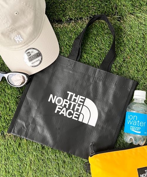 THE NORTH FACE(ザノースフェイス)の「THE NORTH FACE(ザ・ノースフェイス)/SHOPPER BAG XS/ショッパーバッグ XS(エコバッグ/サブバッグ・レディース・ホワイト/ブラック・FREE)」の8枚目の写真