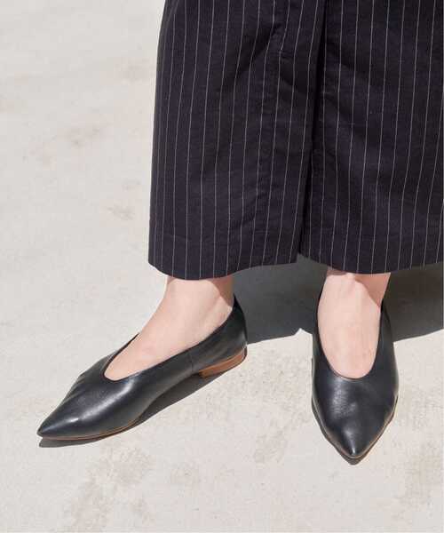 SLOBE IENA（スローブイエナ）の「《一部WEB限定/追加》BONITAS/ボニータス レザーポインテッドパンプス（その他シューズ・レディース・レッド/ブラック・23.5cm/23cm/22.5cm/24.5cm/24cm）」の3枚目の写真