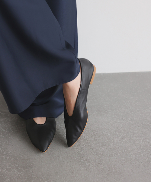 SLOBE IENA（スローブイエナ）の「《一部WEB限定/追加》BONITAS/ボニータス レザーポインテッドパンプス（その他シューズ・レディース・レッド/ブラック・23.5cm/23cm/22.5cm/24.5cm/24cm）」の6枚目の写真