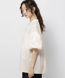 ふんわりコード刺繍ブラウス