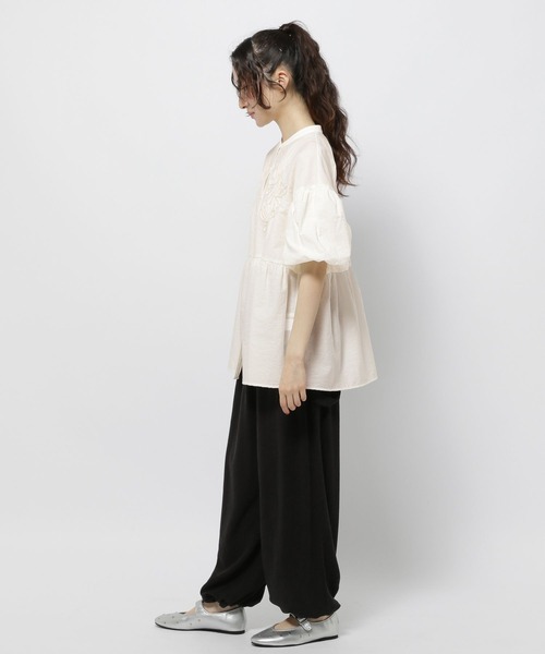 niko and...（ニコアンド）の「ふんわりコード刺繍ブラウス（シャツ/ブラウス・レディース・オフホワイト/ブルー/ブラック・LARGE/MEDIUM）」の5枚目の写真