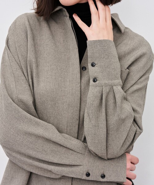 uncrave(アンクレイヴ)の「ウォッシャブルウールライクツイル ドルマンシャツ(シャツ/ブラウス・レディース・ダークブラウン系/ブラウン系/グレー系/ネイビー系・1/2)」の15枚目の写真