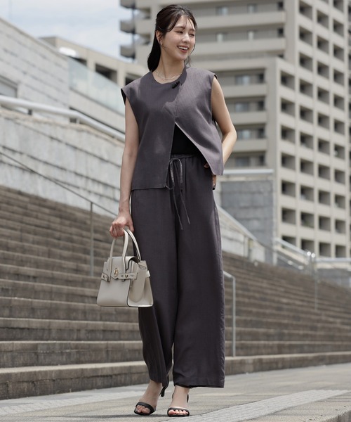 DRESS PLUS（ドレスプラス）の「涼感漂う麻素材のラップ風ベスト（ベスト・レディース・ダークベージュ/チャコール/オートミール・M/S）」の22枚目の写真