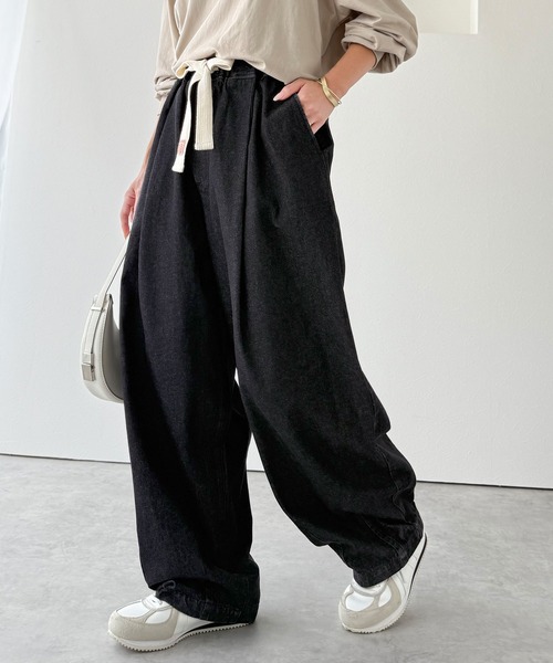 Java(ジャバ)の「《JaVaジャバコラボ》着回し無限!ウエストドロスト付きコクーンデニムイージーパンツ(デニムパンツ・レディース・ブルー/グレー/インディゴブルー/ブラック・MEDIUM/LARGE/X-LARGE/SMALL)」の6枚目の写真