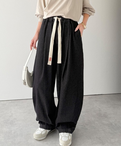 Java(ジャバ)の「《JaVaジャバコラボ》着回し無限!ウエストドロスト付きコクーンデニムイージーパンツ(デニムパンツ・レディース・ブルー/グレー/インディゴブルー/ブラック・MEDIUM/LARGE/X-LARGE/SMALL)」の7枚目の写真