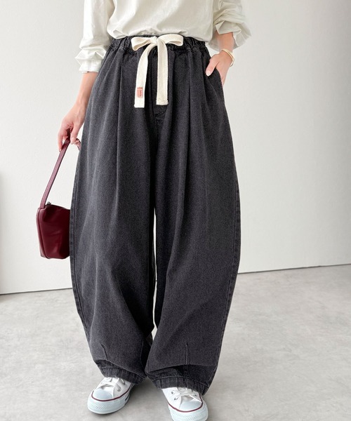 Java(ジャバ)の「《JaVaジャバコラボ》着回し無限!ウエストドロスト付きコクーンデニムイージーパンツ(デニムパンツ・レディース・ブルー/グレー/インディゴブルー/ブラック・MEDIUM/LARGE/X-LARGE/SMALL)」の14枚目の写真