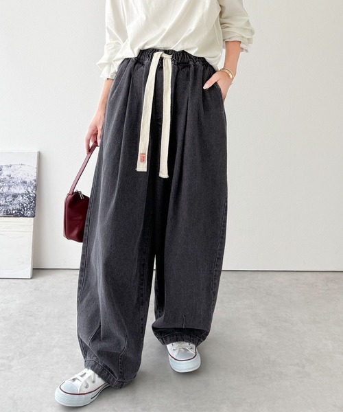 Java(ジャバ)の「《JaVaジャバコラボ》着回し無限!ウエストドロスト付きコクーンデニムイージーパンツ(デニムパンツ・レディース・ブルー/グレー/インディゴブルー/ブラック・MEDIUM/LARGE/X-LARGE/SMALL)」の12枚目の写真