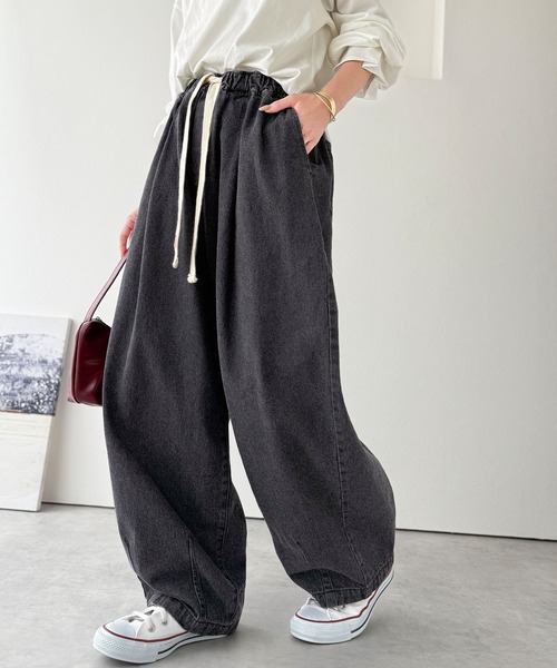Java(ジャバ)の「《JaVaジャバコラボ》着回し無限!ウエストドロスト付きコクーンデニムイージーパンツ(デニムパンツ・レディース・ブルー/グレー/インディゴブルー/ブラック・MEDIUM/LARGE/X-LARGE/SMALL)」の11枚目の写真