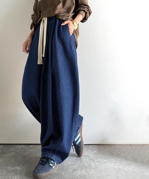 Java(ジャバ)の「《JaVaジャバコラボ》着回し無限!ウエストドロスト付きコクーンデニムイージーパンツ(デニムパンツ・レディース・ブルー/グレー/インディゴブルー/ブラック・MEDIUM/LARGE/X-LARGE/SMALL)」の20枚目の写真