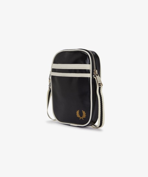 FRED PERRY（フレッドペリー）の「新色先行予約受付中／Classic Small Side Bag／クラシックサイドバッグ（ボディバッグ/ウエストポーチ・メンズ・ダークグリーン/ブラック/ダークグリーン系/ダークネイビー・ONE SIZE）」の7枚目の写真