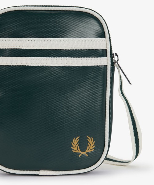 FRED PERRY（フレッドペリー）の「新色先行予約受付中／Classic Small Side Bag／クラシックサイドバッグ（ボディバッグ/ウエストポーチ・メンズ・ダークグリーン/ブラック/ダークグリーン系/ダークネイビー・ONE SIZE）」の18枚目の写真
