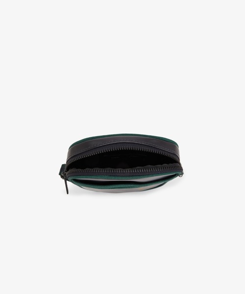 FRED PERRY（フレッドペリー）の「新色先行予約受付中／Classic Small Side Bag／クラシックサイドバッグ（ボディバッグ/ウエストポーチ・メンズ・ダークグリーン/ブラック/ダークグリーン系/ダークネイビー・ONE SIZE）」の15枚目の写真