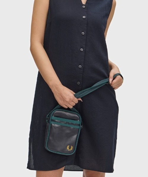 フレッドペリー　クラシックサイドバッグ FRED PERRY（フレッドペリー） ショルダーバッグ Classic Side Bag