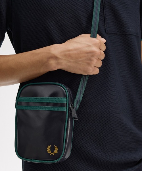フレッドペリー　クラシックサイドバッグ FRED PERRY（フレッドペリー） ショルダーバッグ Classic Side Bag