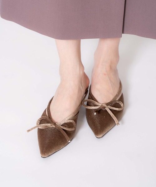 NOELA（ノエラ）の「リボンベロアミュール（パンプス・レディース・グリーン/モカ/オフホワイト・L/M/S）」の2枚目の写真