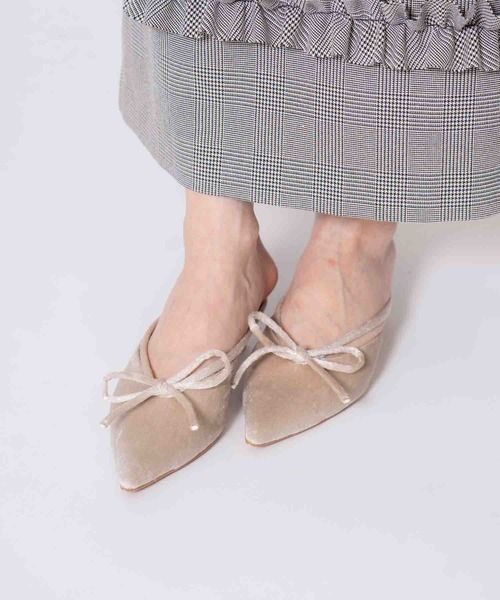 NOELA（ノエラ）の「リボンベロアミュール（パンプス・レディース・グリーン/モカ/オフホワイト・L/M/S）」の9枚目の写真