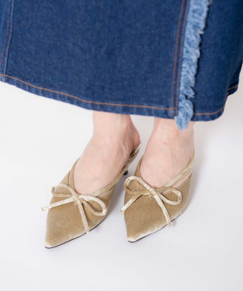 NOELA（ノエラ）の「リボンベロアミュール（パンプス・レディース・グリーン/モカ/オフホワイト・L/M/S）」の6枚目の写真