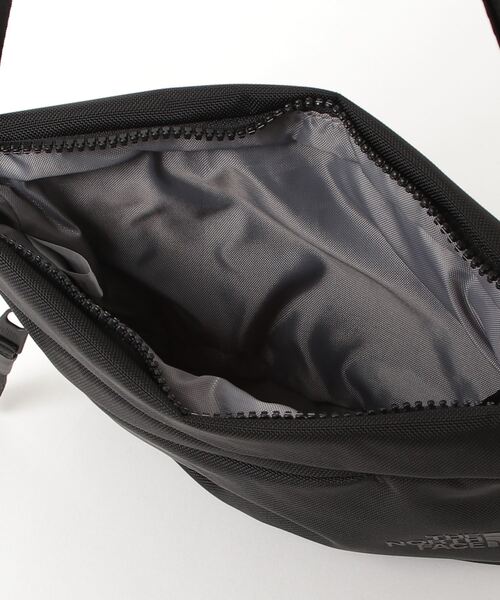THE NORTH FACE(ザノースフェイス)の「ザ・ノースフェイス / ピレネーショルダーS NM82509(ショルダーバッグ・レディース・グレー系その他/ブラック/グリーン系その他/グレー系その他2・SMALL/ONE SIZE)」の8枚目の写真