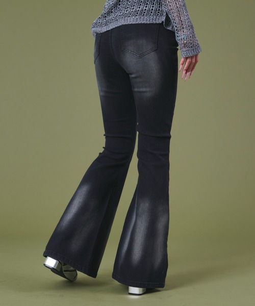 WEGO(ウィゴー)の「DISPARK/ブラストフレアデニム(デニムパンツ・レディース・ブラック/ライトインディゴブルー・MEDIUM/SMALL)」の17枚目の写真