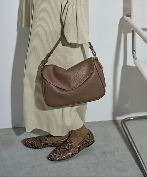 THE YOn（ザヨン）の「フラップスクエアショルダーバッグ（ショルダーバッグ・レディース・ライム/ブラウン/ブラック/アイボリー・FREE）」の9枚目の写真