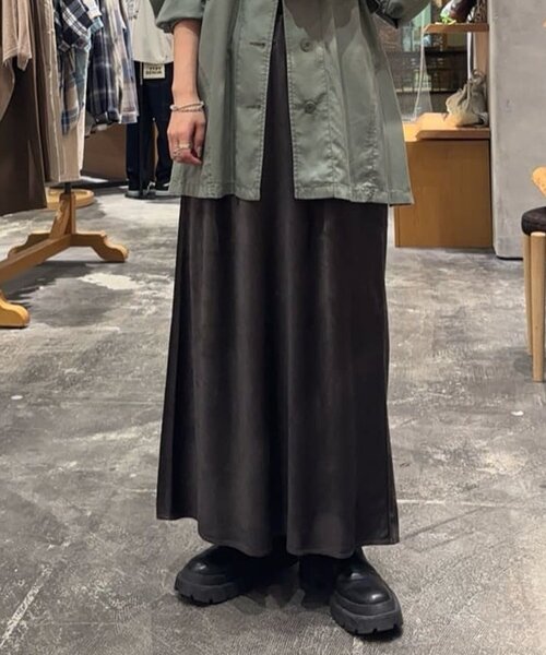 CIAOPANIC TYPY（チャオパニックティピー）の「スウェードスカート（スカート・レディース・チャコールグレー/ベージュ/キャメル・SMALL/MEDIUM）」の2枚目の写真