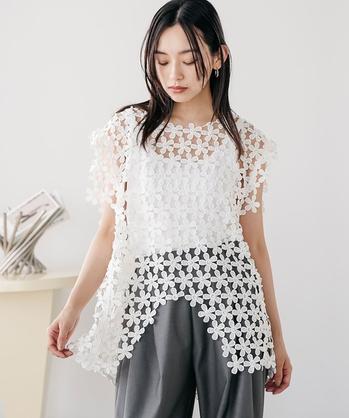 mili an deni(ミリアンデニ)の「パール付き花柄レースベスト(ベスト・レディース・ブラック/アイボリー・M)」の2枚目の写真
