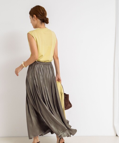 NOLLEY’S Sophi（ノーリーズソフィ）の「ウォッシャブルレザーサテンギャザースカート（スカート・レディース・ホワイト/カーキ・38/36）」の4枚目の写真