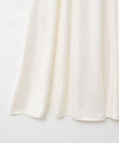 NOLLEY’S Sophi（ノーリーズソフィ）の「ウォッシャブルレザーサテンギャザースカート（スカート・レディース・ホワイト/カーキ・38/36）」の10枚目の写真