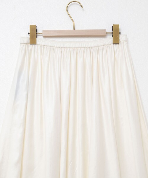 NOLLEY’S Sophi（ノーリーズソフィ）の「ウォッシャブルレザーサテンギャザースカート（スカート・レディース・ホワイト/カーキ・38/36）」の13枚目の写真