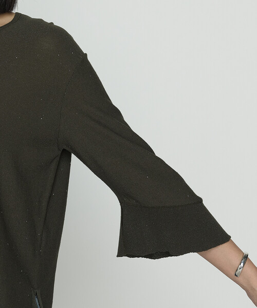 K.T KIYOKO TAKASE（キヨコタカセ）の「天竺裏目編み スパンコールニットプルオーバー（ニット/セーター・レディース・カーキ/ネイビー・9号/11号）」の13枚目の写真