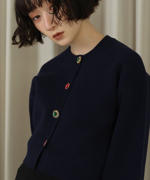 EMMEL REFINES ビジュー ミニ カーディガン　ネイビー EMMEL REFINES＞EM HW ビジュー ミニ カーディガン（カーディガン