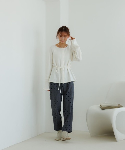 flower（フラワー）の「リボンチョーカーニット（ニット/セーター・レディース・グレー・FREE）」の3枚目の写真