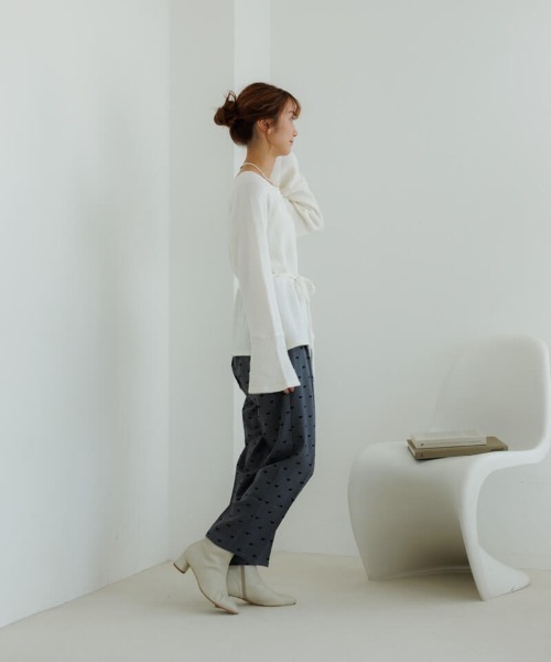 flower（フラワー）の「リボンチョーカーニット（ニット/セーター・レディース・グレー・FREE）」の4枚目の写真