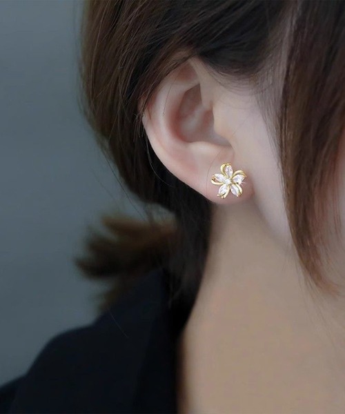 Lace Ladies(レースレディース)の「フラワー モチーフ ビジュー スタッド ピアス(ピアス(両耳用)・レディース・シルバー/ピンク/ゴールド・FREE)」の1枚目の写真