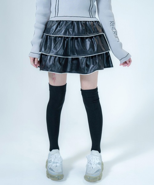 Re:CRYPT(リクリプト)の「PU フリル ティアードスカート / インパン付き 3段フリル ウエストゴム(スカート・レディース・ブラック・F)」の1枚目の写真