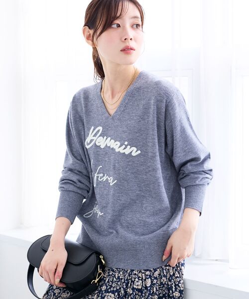 le.coeur blanc(ルクールブラン)の「フレーズロゴ刺繍Vネックニット(ニット/セーター・レディース・ブラウン/グレー/ホワイト・38)」の18枚目の写真