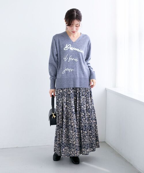 le.coeur blanc(ルクールブラン)の「フレーズロゴ刺繍Vネックニット(ニット/セーター・レディース・ブラウン/グレー/ホワイト・38)」の20枚目の写真