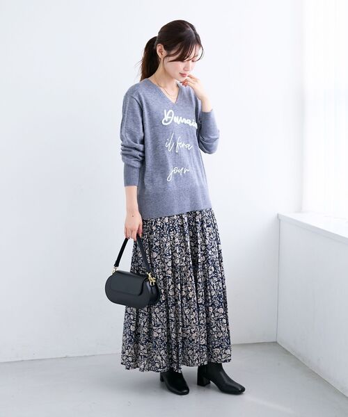 le.coeur blanc(ルクールブラン)の「フレーズロゴ刺繍Vネックニット(ニット/セーター・レディース・ブラウン/グレー/ホワイト・38)」の21枚目の写真