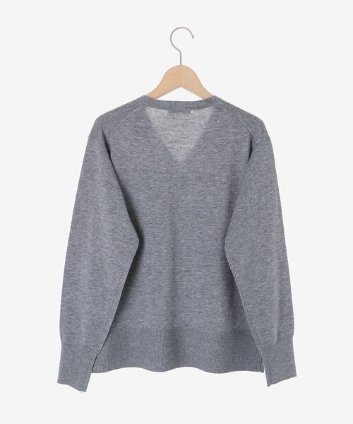 le.coeur blanc(ルクールブラン)の「フレーズロゴ刺繍Vネックニット(ニット/セーター・レディース・ブラウン/グレー/ホワイト・38)」の7枚目の写真