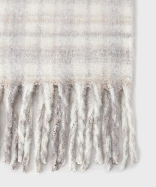 THE SHOP TK （ザ ショップ ティーケー ）の「【大き目サイズ】大人ふわふわチェックマフラー（ストール/ショール・レディース・ネイビー系1/アイボリー系1/ワイン系3・00）」の7枚目の写真