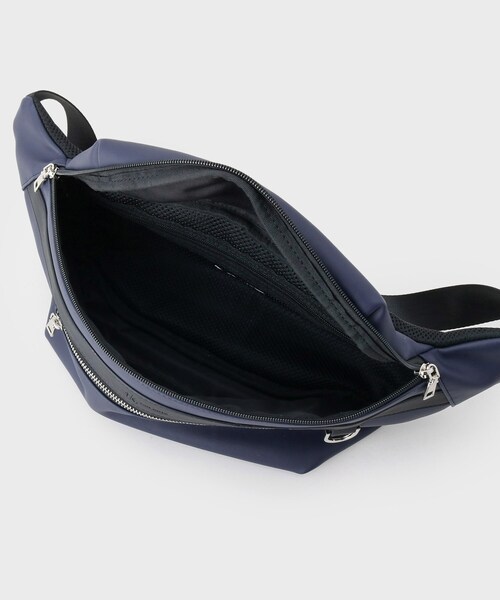 tk.TAKEO KIKUCHI(ティーケータケオキクチ)の「ビッグボディバッグ(ボディバッグ/ウエストポーチ・メンズ・ブラック系4/ネイビー系4・00)」の16枚目の写真