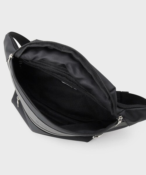 tk.TAKEO KIKUCHI(ティーケータケオキクチ)の「ビッグボディバッグ(ボディバッグ/ウエストポーチ・メンズ・ブラック系4/ネイビー系4・00)」の17枚目の写真