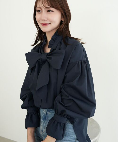 cle blatt(クレブラット)の「フリルネックボウタイブラウス(シャツ/ブラウス・レディース・ベージュ/ネイビー/オフホワイト・MEDIUM)」の12枚目の写真