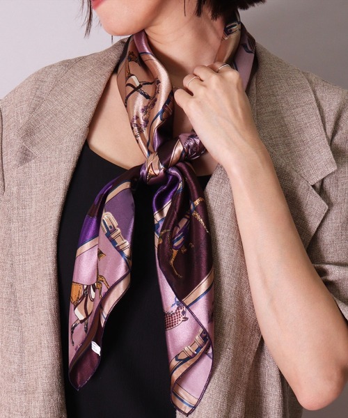 BAYBLO（ベイブロ）の「(CR)【ユニセックス】パネル 馬車 柄 プリント スカーフ[90cm×90cm]（バンダナ/スカーフ・レディース・パープル/ネイビー/ベージュ/ワイン・ONE SIZE）」の3枚目の写真