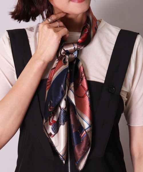 BAYBLO（ベイブロ）の「(CR)【ユニセックス】パネル 馬車 柄 プリント スカーフ[90cm×90cm]（バンダナ/スカーフ・レディース・パープル/ネイビー/ベージュ/ワイン・ONE SIZE）」の2枚目の写真